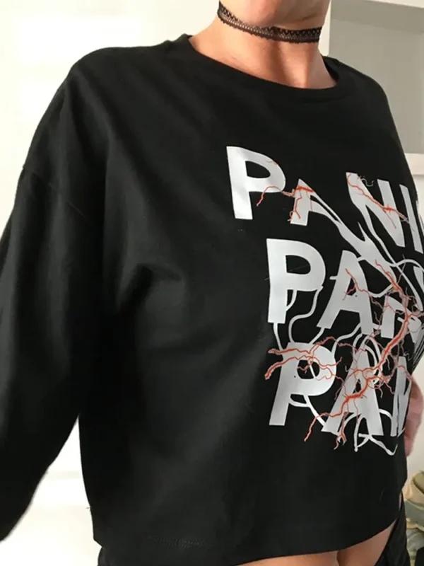 remera crop top panic
