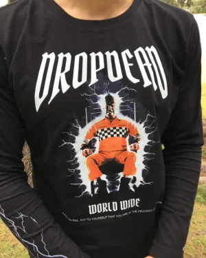 Remera negra mangas largas con estampa de película Shocker