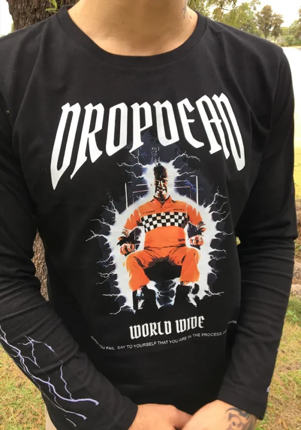 Remera negra mangas largas con estampa de película Shocker